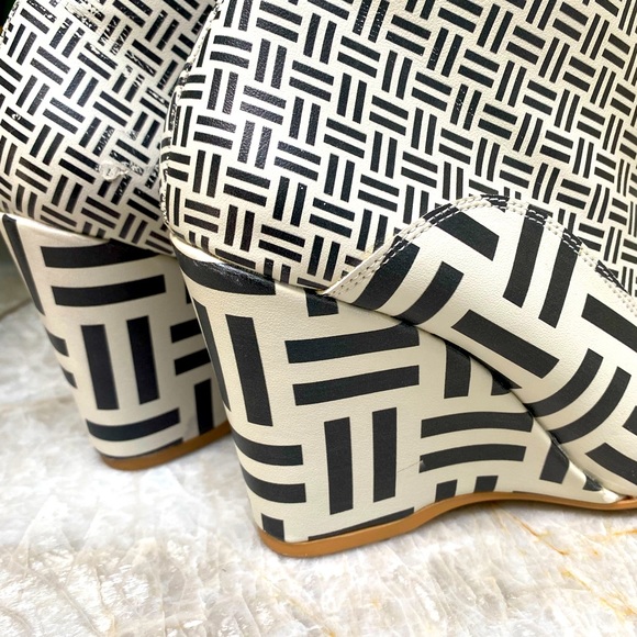 Funky Goby Wedge Booties - Picture 2 of 12